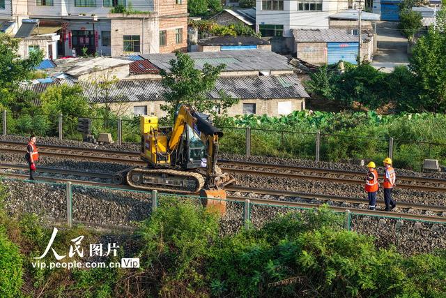 贵州贵阳：沪昆铁路贵州段大修集中修施工全面启动