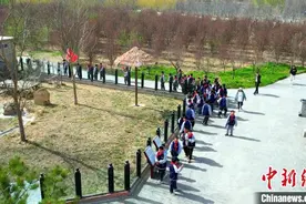 河北中小学生近距离走进野生动物世界 增强保护动物意识图片