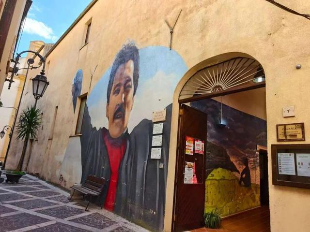 张海律：比追极光更难的，是把车开出西西里的山城