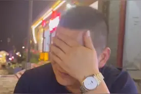 送女儿到外地上大学后，父亲在饭桌上哭成泪人：从未长时间离开父母图片