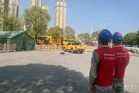 国网荆州供电公司城区供电中心配电运检班开展无人机精细化巡检工作图片