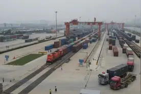 中欧班列（郑州）南通道跨“两海”线路开通运行图片