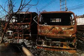 农闲时节，老太烧草开荒连毁7车……图片