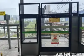 从1.5米至2米，贵阳地铁加高护栏确保安全图片