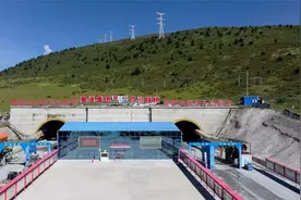 刷新四川在建高速平均海拔最高记录 康新高速全面动工图片