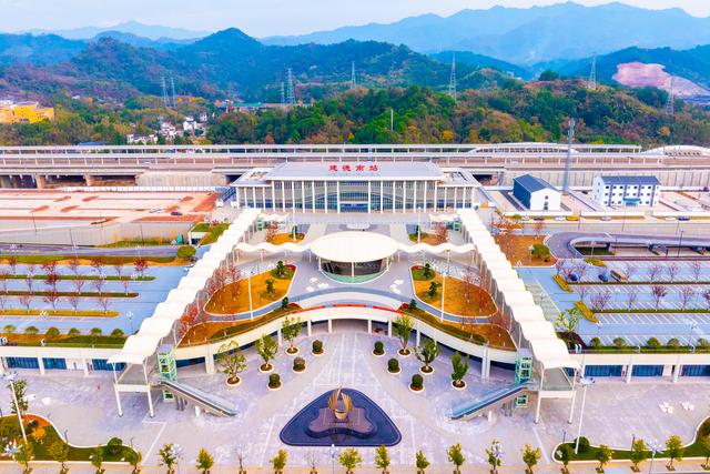 杭衢高铁即将开通 建德景区邀你免费游