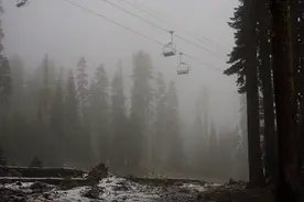 8月飘雪！高温过后就降雪，山火之后是山洪！美国加州气候异常紊乱图片