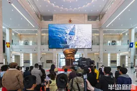 海军节，老兵集合！观众热情参观海军博物馆，感受海军75年发展光辉历程图片