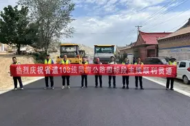 省道103线同心至海原段公路二、三、四合同段沥青路面顺利贯通图片