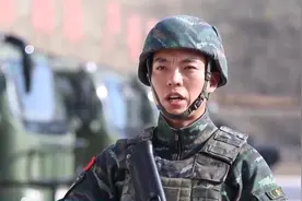 负重60斤11分钟内奔袭2公里，600余名特战队员大比武图片