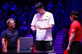 王楚钦和杨瀚森在乒乓球赛场梦幻联动，“到底谁蹭了谁的热度？”图片