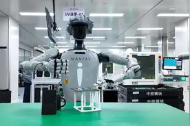 走进浙江人形机器人创新中心：能当操作工，还能指挥交响乐图片