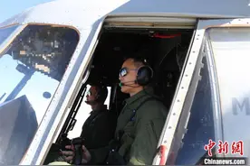西部战区空军科学组织救灾飞行任务图片