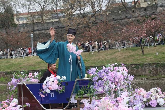 武则天率十二花神巡游护城河！太火了，老南门明天加场！