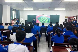 消防“超能力”课堂开讲——石首市第一高级中学师生get灭火“神技”图片