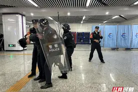 特写丨跟着“白衬衣”去巡逻图片