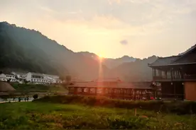 陈茂智：趟过瑶人河图片