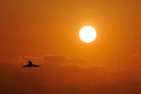 英国防部称对也门胡塞武装进行第五波打击图片