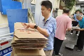 上门回收+现场折现 “旧物再生”更时尚图片