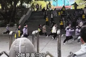 高中抢饭时的奔跑，那是我们正在和曾经拥有的青春 | 睡前聊一会儿图片