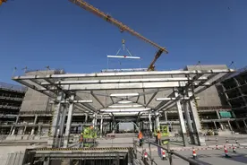 坐落于星愿湖畔！上海迪士尼度假区第三座主题酒店建设取得新进展图片