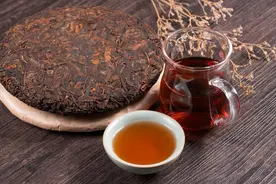网购普洱茶饼无生产日期引发纠纷 法院：卖家退一赔十图片