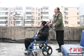 长沙18岁脑瘫少年有个大学梦 母亲坚强陪伴谱写励志人生图片