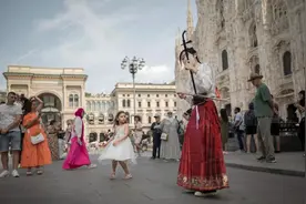 山东女孩郑晓慧：我在欧洲街头拉二胡图片