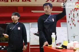 黑崎久志半场喊话：如果现在放弃的话，那比赛就结束了图片