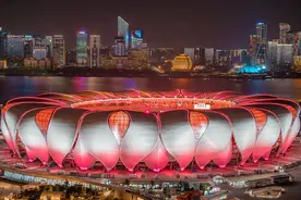 半岛聚焦丨7万人现场观战创纪录！杭州全城燃动“中国红”，世预赛气氛拉满，这次就看国足的了图片