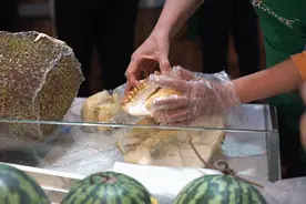 晚读 | 一年吃掉140多万吨，中国人左右着全球榴莲市场图片