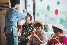 （乡村行·看振兴）浙江瑞安“快乐养老”激发乡村活力 老人笑脸常开引客来图片