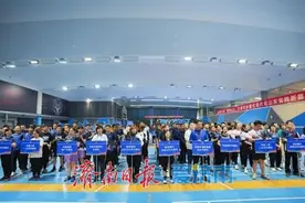 济南市总工会直属工会联合会2025年职工“文体嘉年华·羽毛球比赛”成功举办图片