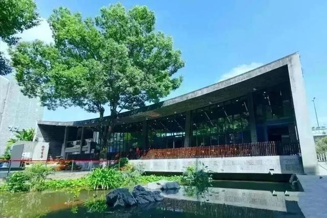 2025上海书展倒计时！先到这些“火出圈”的实体书店品味书香长三角吧~