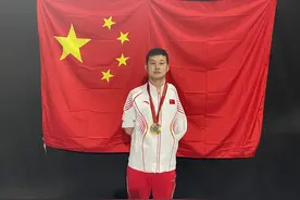 巴黎残奥会 河南籍运动员王金刚夺金图片