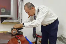 星夜兼程赴约，公交志愿者兑现志愿承诺图片