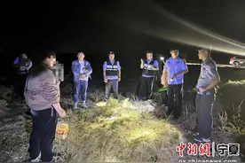 银川铁路公安处集中整治铁路沿线非法捉蝎子行为图片