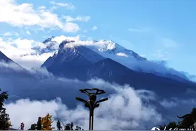 坐上动车去阿坝，玩起冰雪过冬天图片