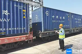 海南铁路海口车站货运员杨永靖：“看到满载货物的列车开往各地很有自豪感”图片