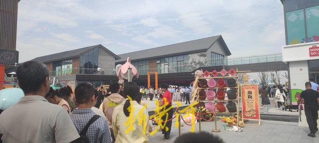 泉韵LIVE开业首日人气足，4.5万+人次畅游“鹊华游园会”