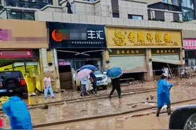 陕西吴起一金店遭遇洪水，店方称19公斤黄金失踪 当地号召拾金不昧，警方介入调查图片