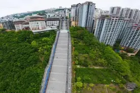 巫山一在建“超级扶梯”刷屏网络：长度超900米提升高度超240米，从山下直通山顶图片