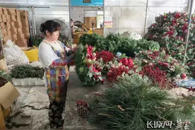 党员帮办“微心愿”丨手工绢花助力农村妇女就业增收图片