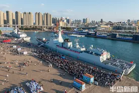 热情追“舰”，我们都是人民海军的“粉丝”！图片