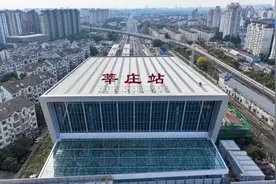 就在昨天，上海新高铁站，首趟列车发车！便捷换乘两条地铁，两大机场也能直达……乘客拍照打卡→图片