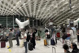 深圳机场连续两天发生航班大面积延误，工作人员回应：暴雨导致图片