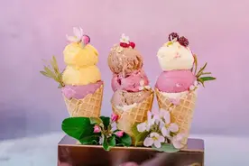 一口冰淇淋，小伙剧烈头痛“脑结冰”！医生紧急提醒图片