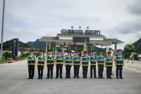 黔渝交通执法：加强执法交流 促进执法效能提升图片