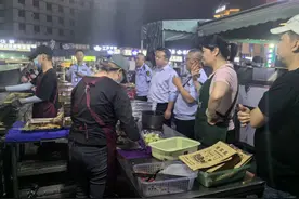 云南省西双版纳：州、市市场监管局开展餐饮油烟污染防治联合督导图片