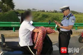 六合警方进校园演示“鬼探头”“开门杀”“内轮差盲区”，全面筑牢交通安全屏障图片